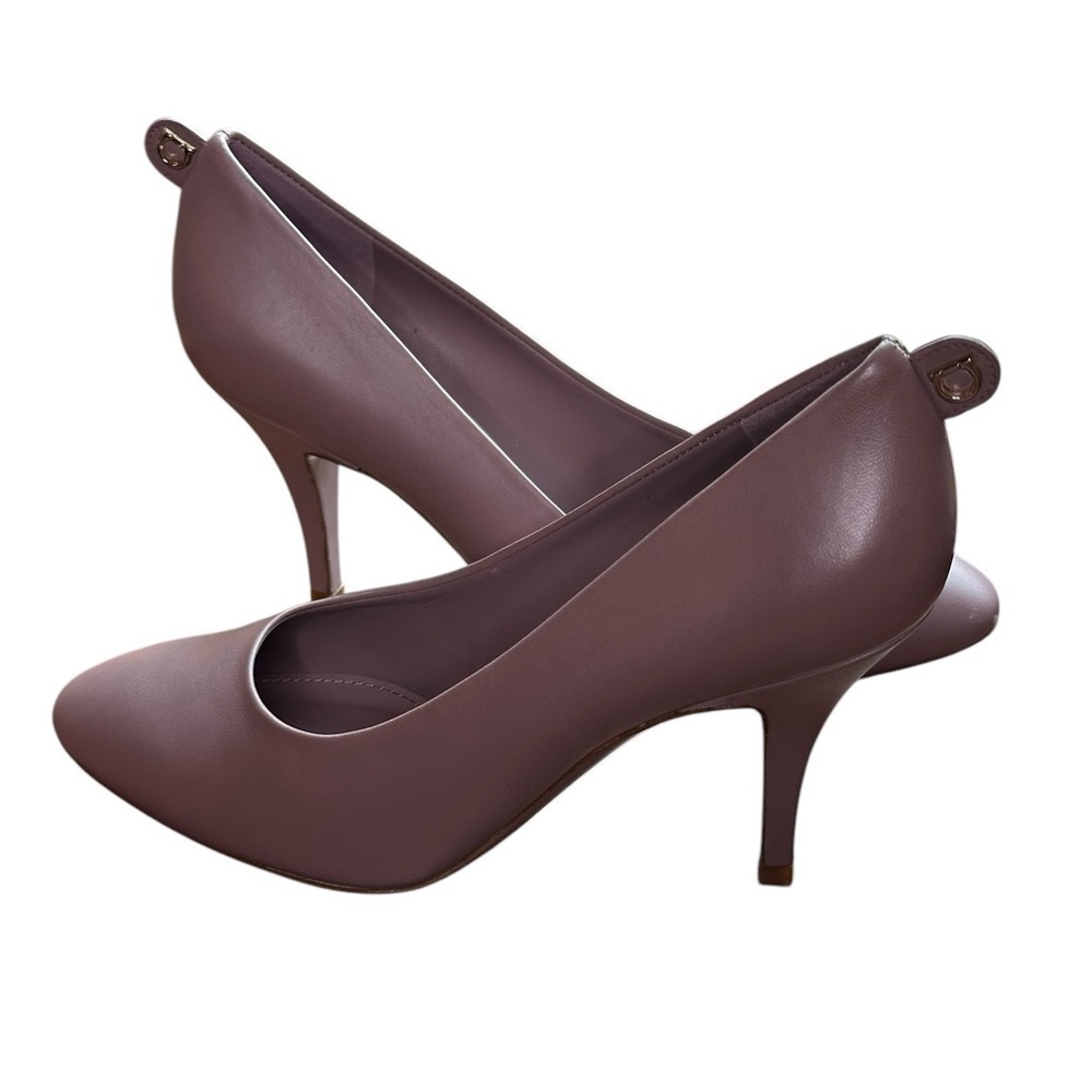 Salvatore Ferragamo Judy Cinder Rose Gancini Logo Pumps Size 6.5 C